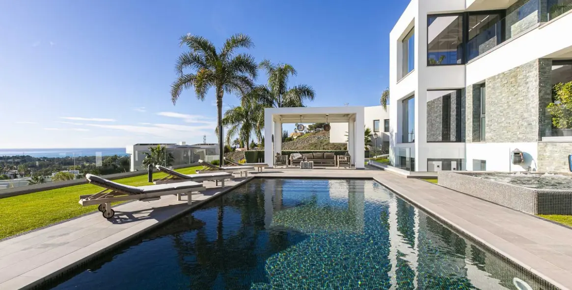 Sale of detached villa in Benahavís 2