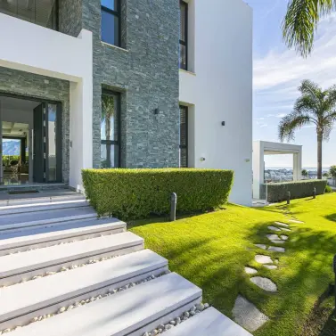 Sale of detached villa in Benahavís