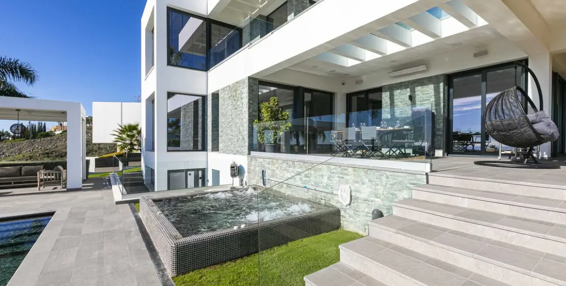 Sale of detached villa in Benahavís 18