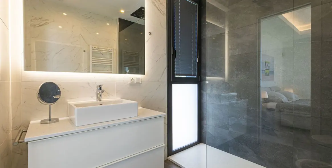 Sale of detached villa in Benahavís 32