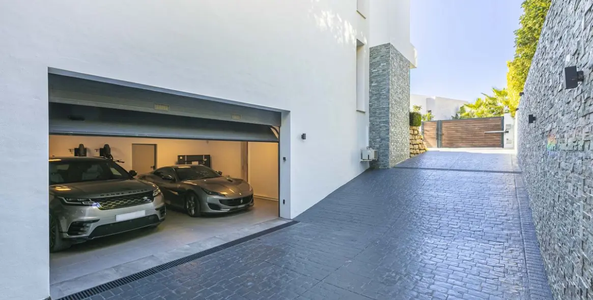 Sale of detached villa in Benahavís 51