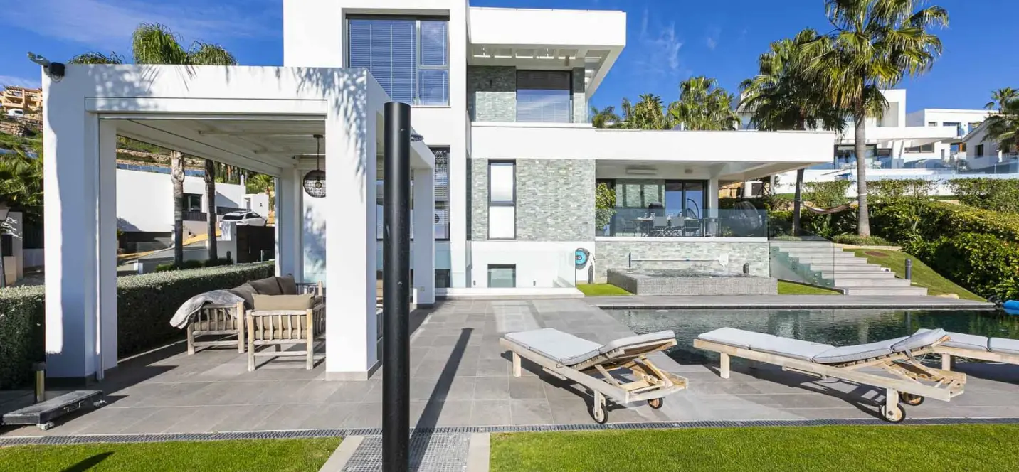 Sale of detached villa in Benahavís 2