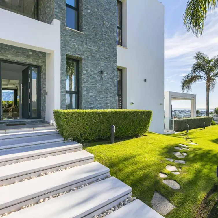 Sale of detached villa in Benahavís