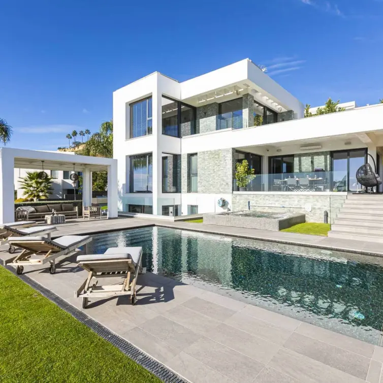 Sale of detached villa in Benahavís