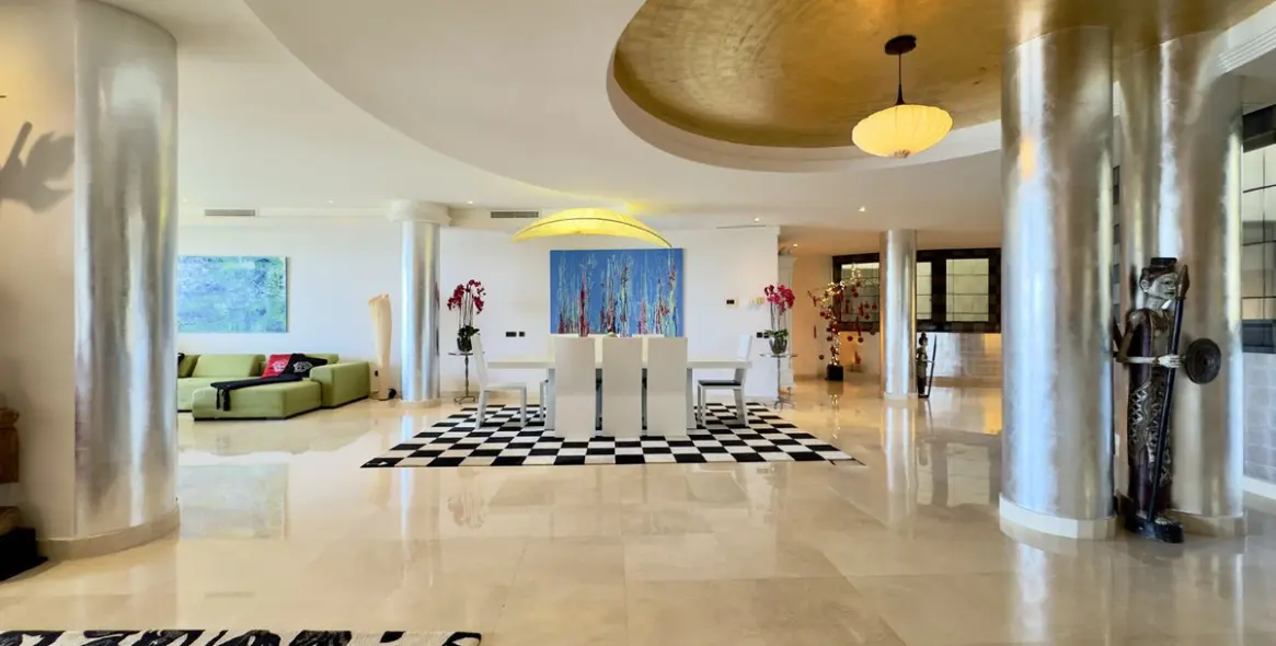 Short-term rent of middle floor apartment in Puerto Banús 2