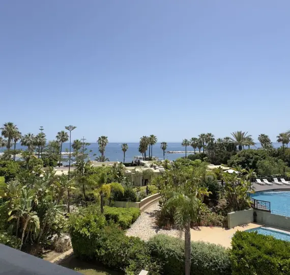 Short-term rent of middle floor apartment in Puerto Banús