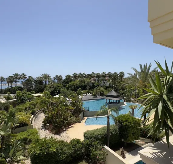 Short-term rent of middle floor apartment in Puerto Banús