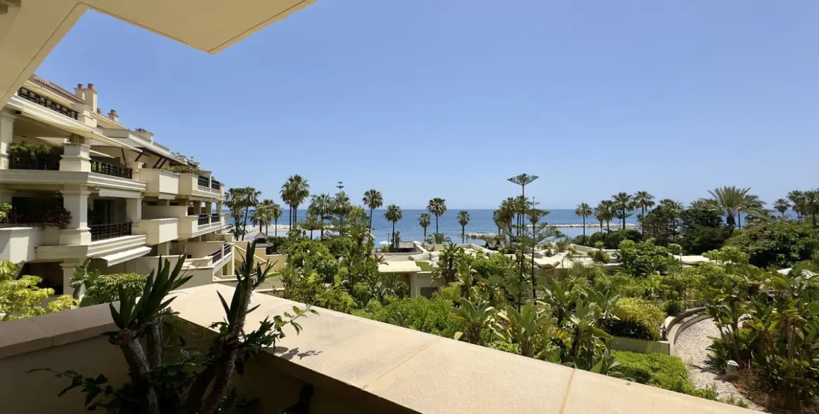 Short-term rent of middle floor apartment in Puerto Banús 5