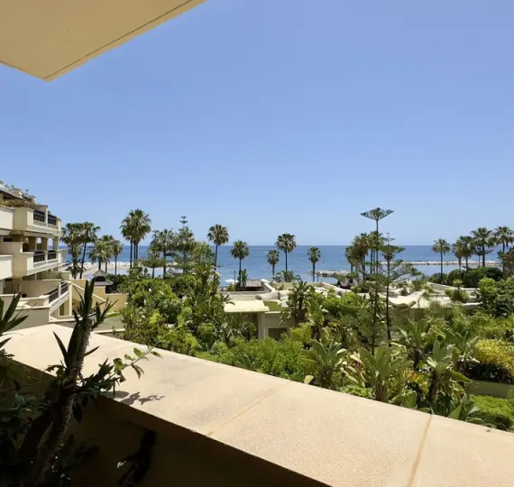 Short-term rent of middle floor apartment in Puerto Banús