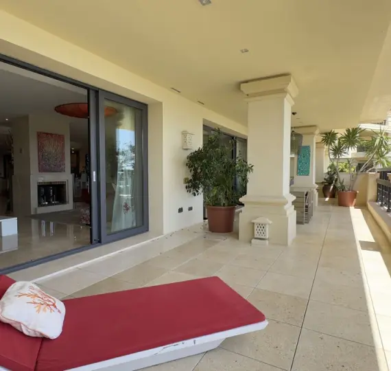 Short-term rent of middle floor apartment in Puerto Banús