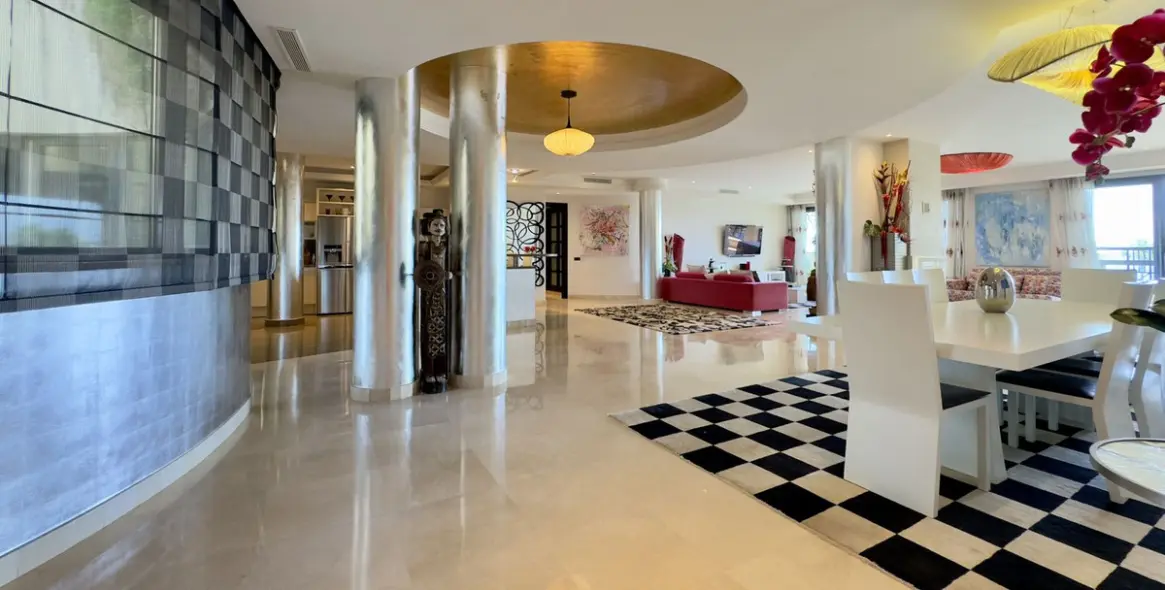 Short-term rent of middle floor apartment in Puerto Banús 8