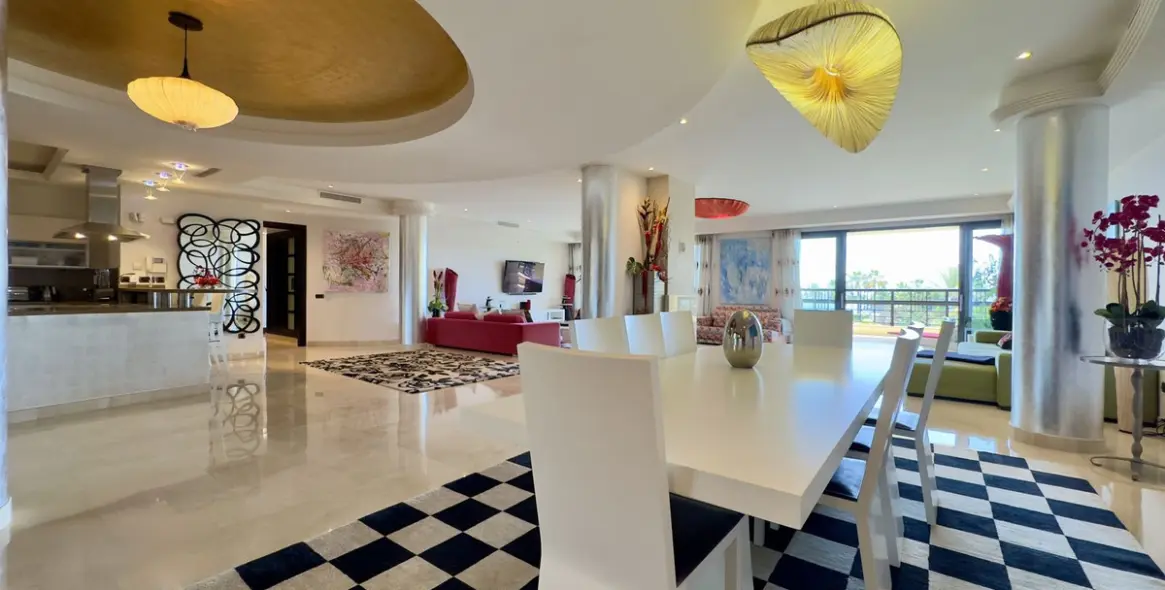 Short-term rent of middle floor apartment in Puerto Banús 9