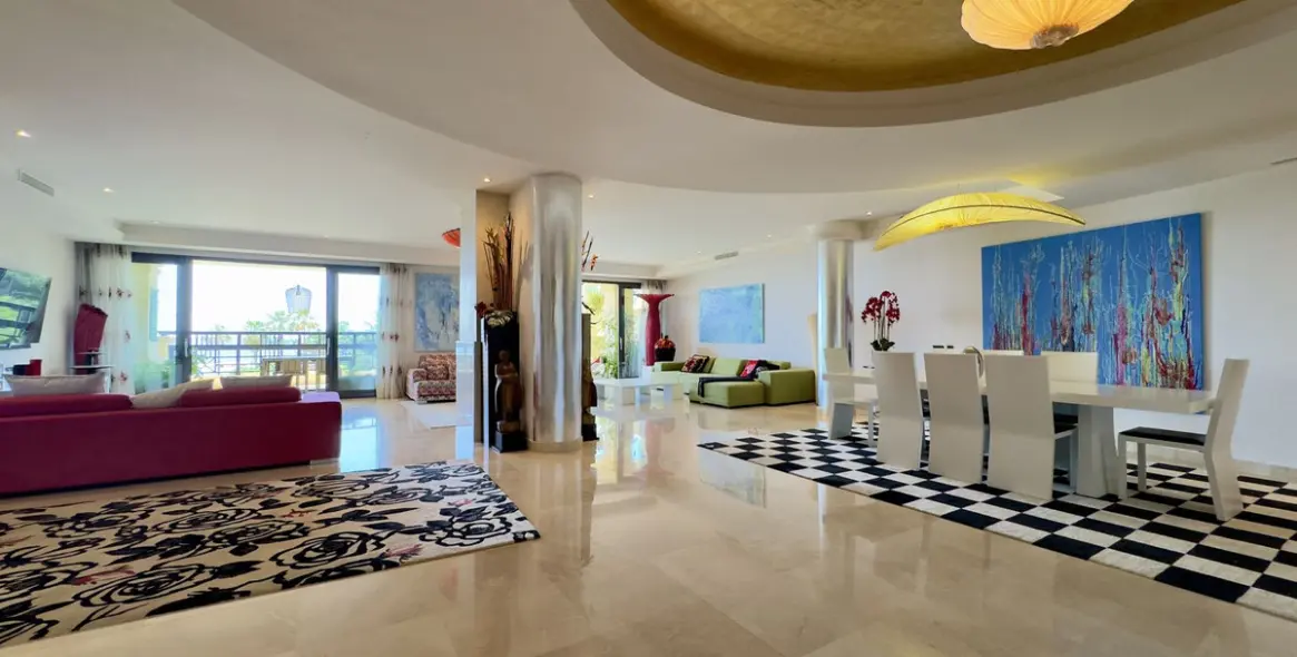 Short-term rent of middle floor apartment in Puerto Banús 12