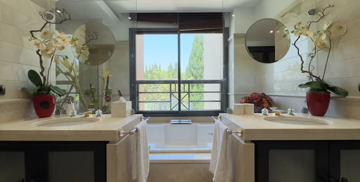 Short-term rent of middle floor apartment in Puerto Banús 16