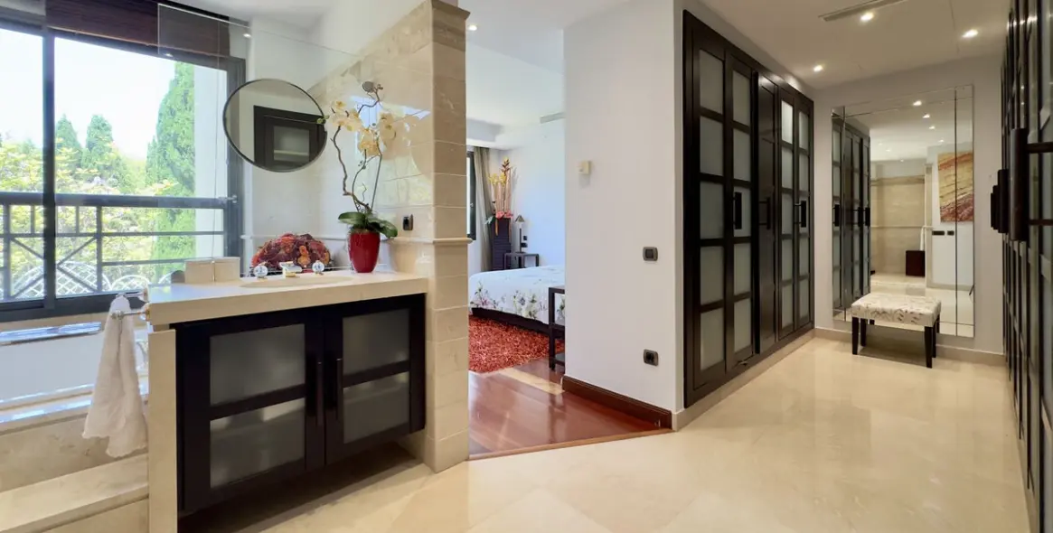 Short-term rent of middle floor apartment in Puerto Banús 17