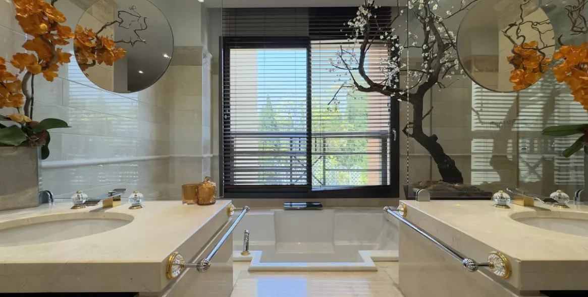 Short-term rent of middle floor apartment in Puerto Banús 19