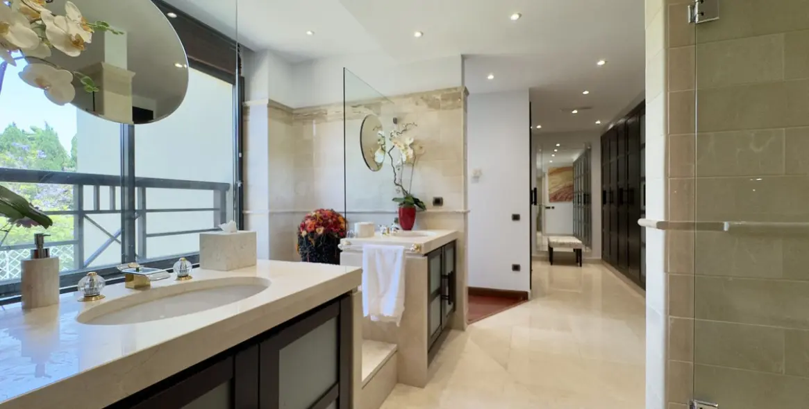 Short-term rent of middle floor apartment in Puerto Banús 20