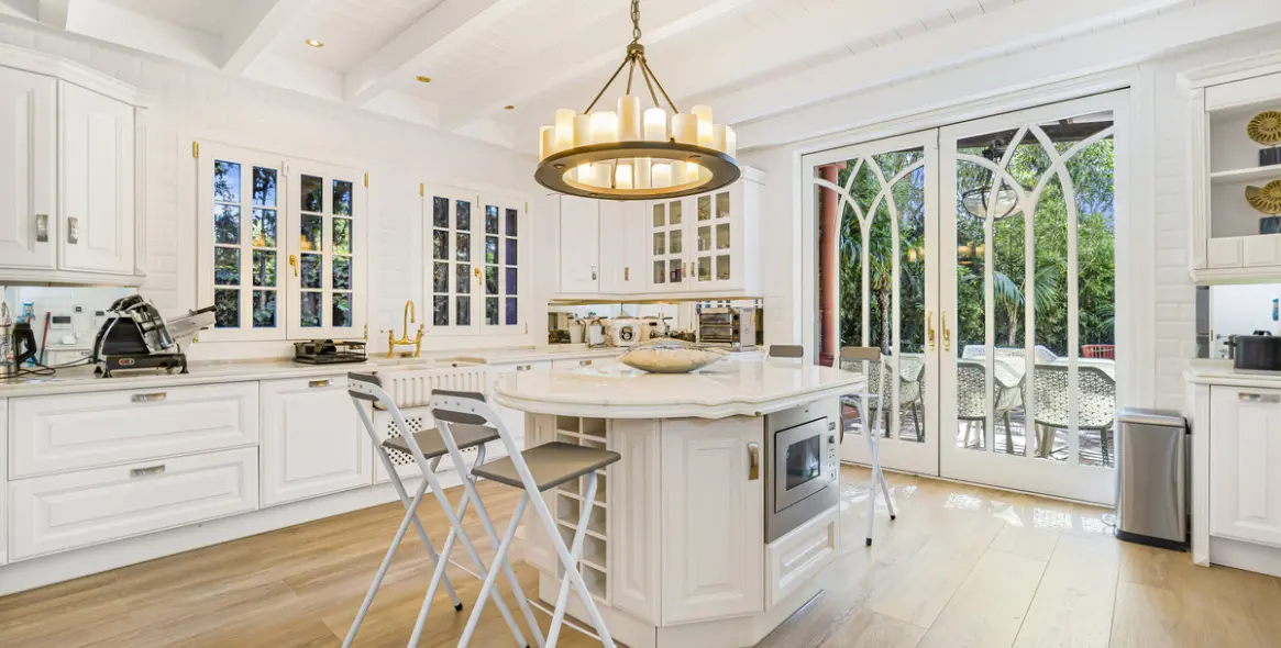 Продажа  отдельно стоящей виллы в Marbella East (район Hacienda Las Chapas) 5