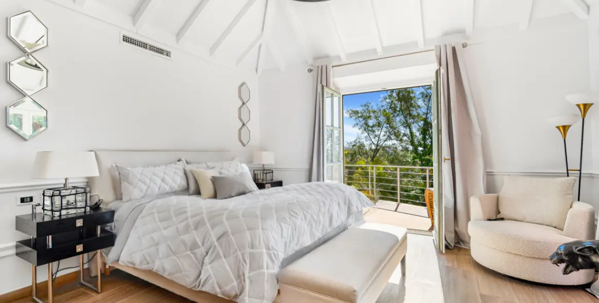 Продажа  отдельно стоящей виллы в Marbella East (район Hacienda Las Chapas) 7