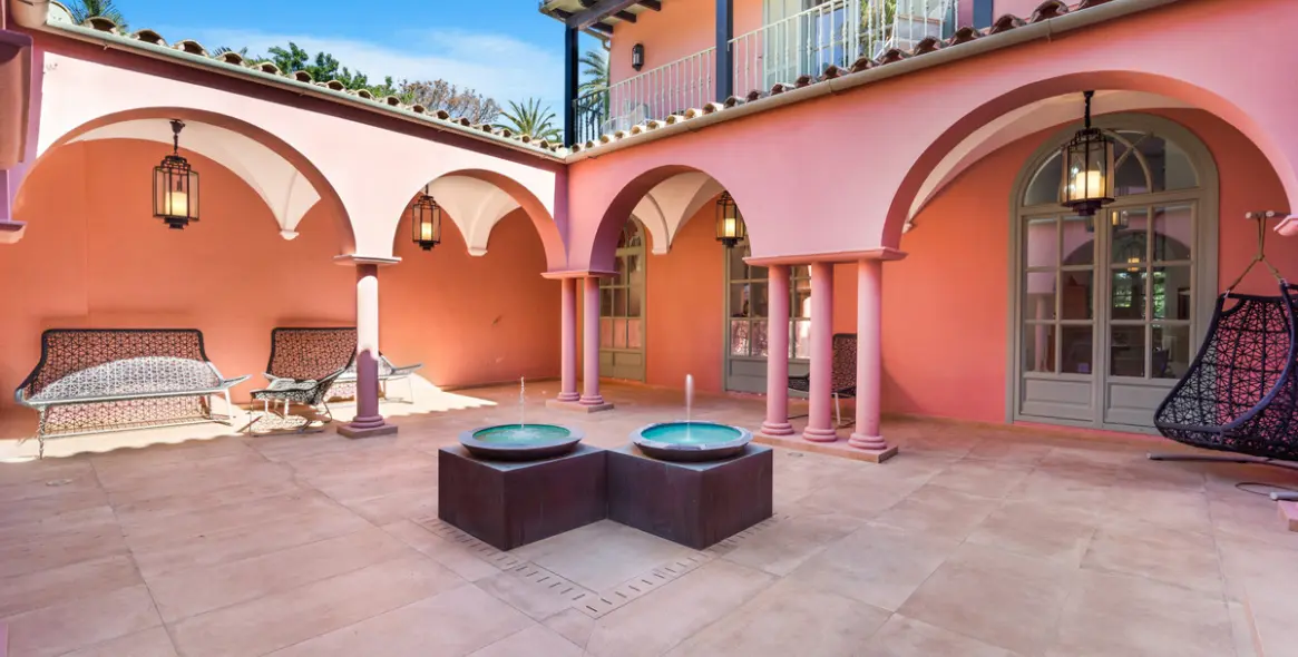 Продажа  отдельно стоящей виллы в Marbella East (район Hacienda Las Chapas) 10