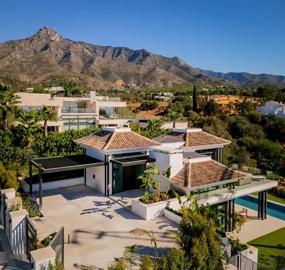 Detached villa R4795540