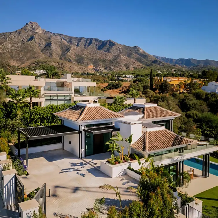 Продажа  отдельно стоящей виллы в Marbella