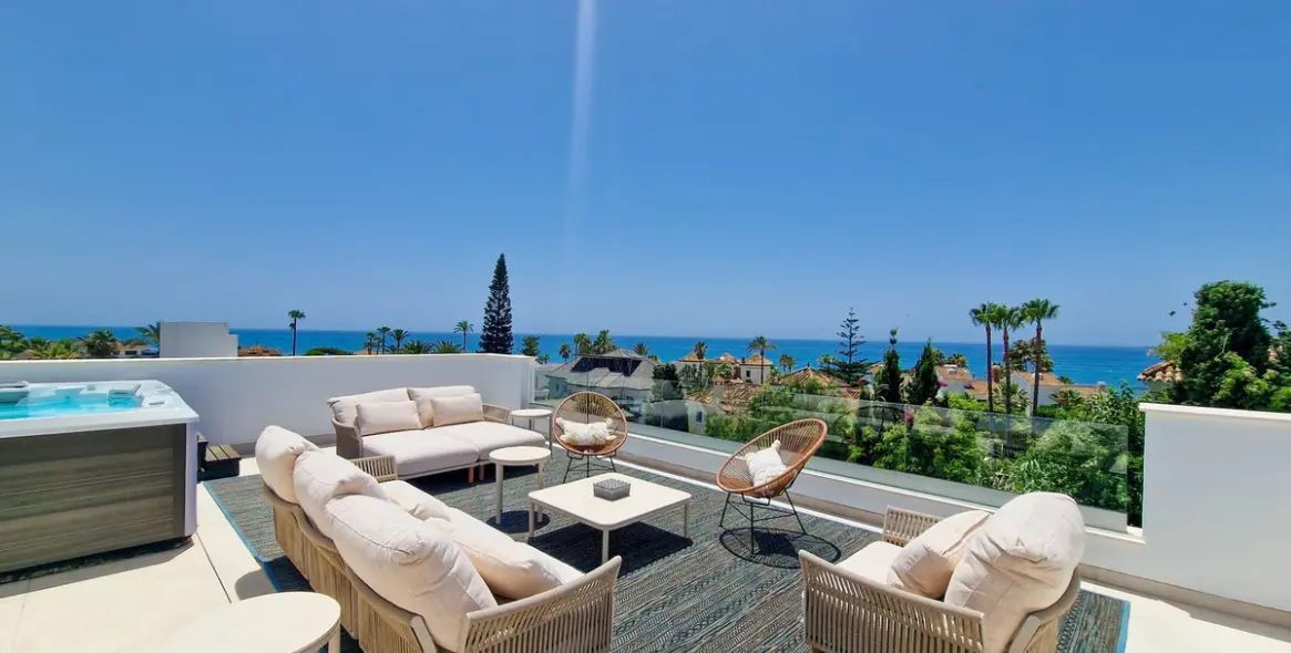 Sale of detached villa in Marbella (district Marbella) 2