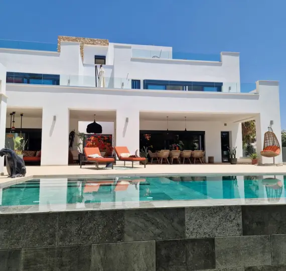 Detached villa R5109376