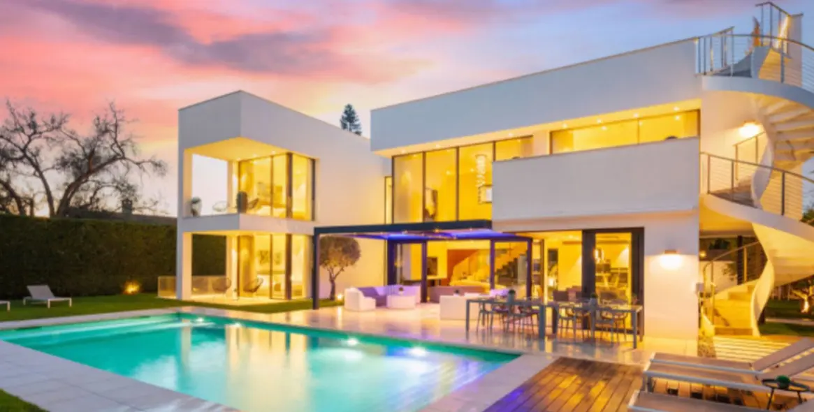 Sale of detached villa in Puerto Banús 1