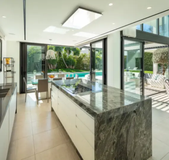 Venta de villa independiente en Puerto Banús