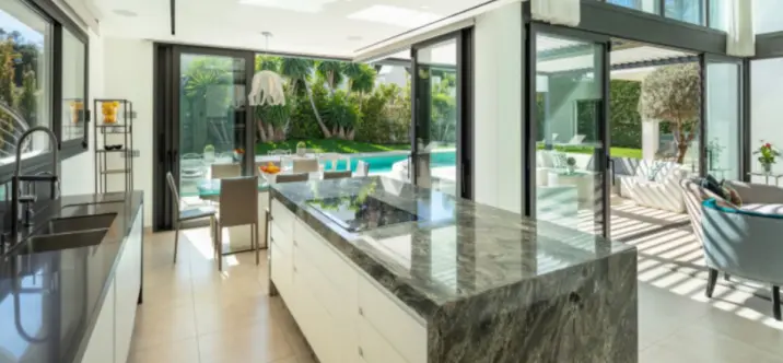 Venta de villa independiente en Puerto Banús 2