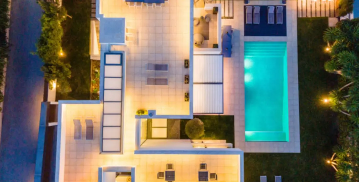 Sale of detached villa in Puerto Banús 10