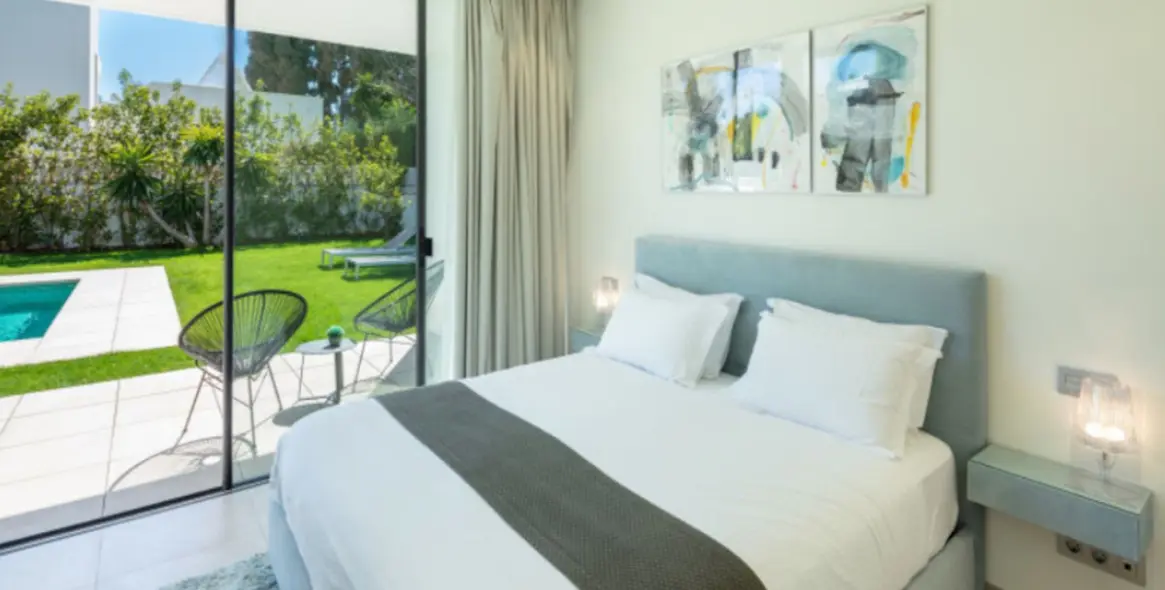 Sale of detached villa in Puerto Banús 18