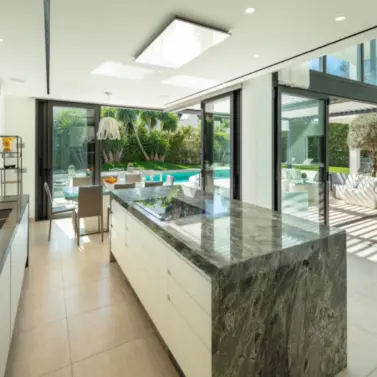 Venta de villa independiente en Puerto Banús