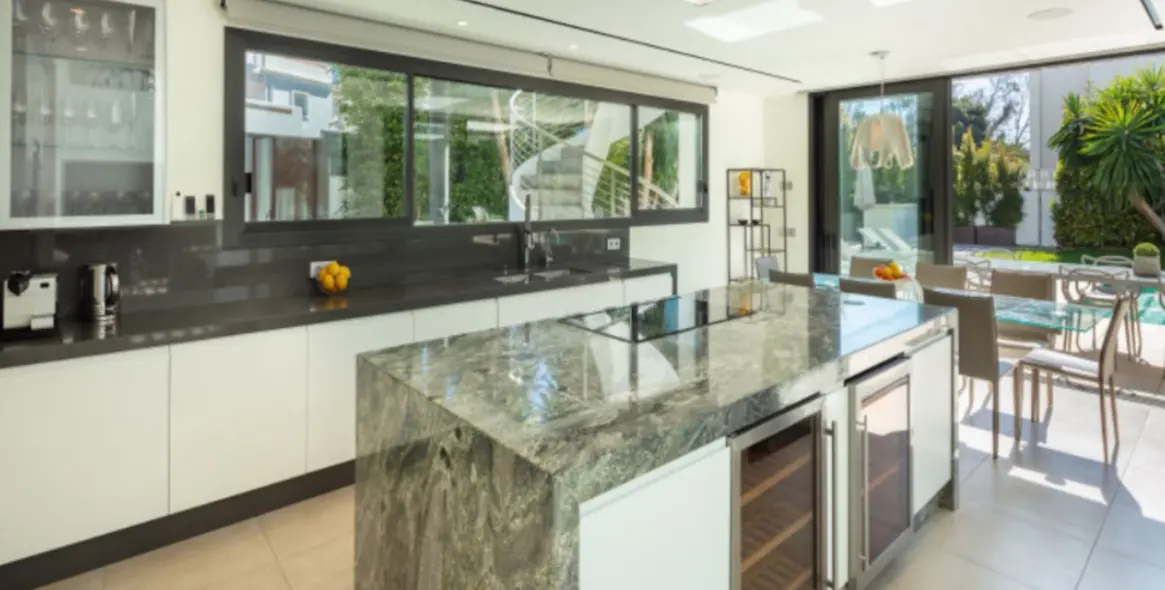 Sale of detached villa in Puerto Banús 23