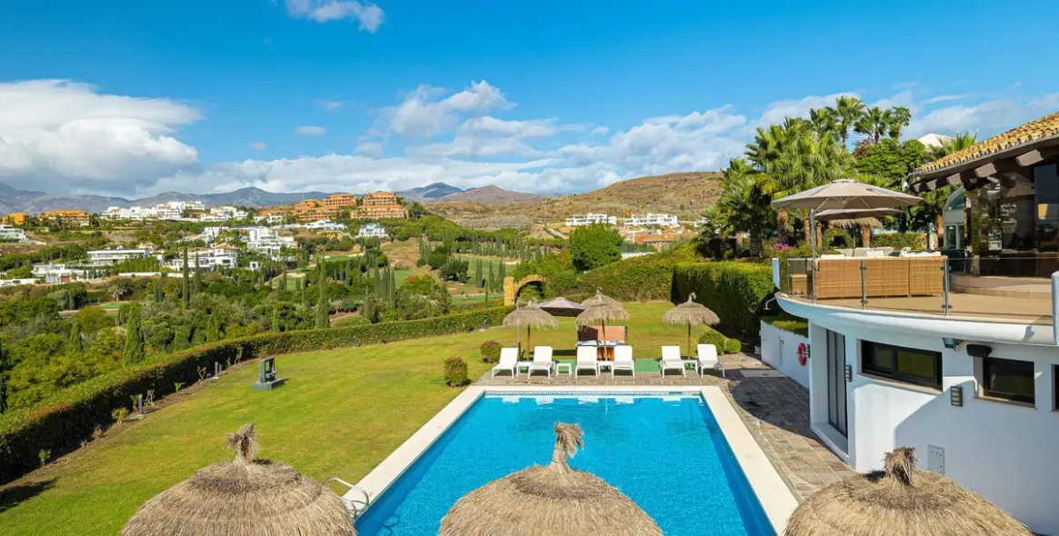 Sale of detached villa in Los Flamingos 5