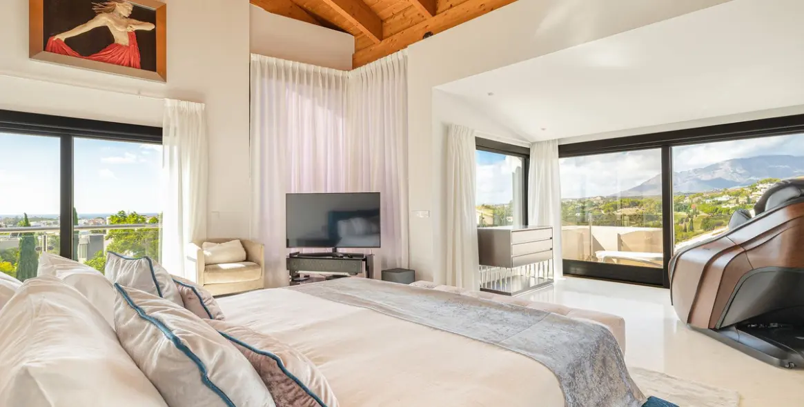 Sale of detached villa in Los Flamingos 9