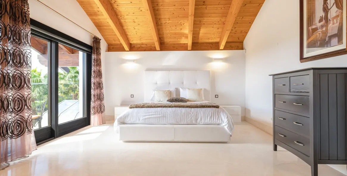 Sale of detached villa in Los Flamingos 11