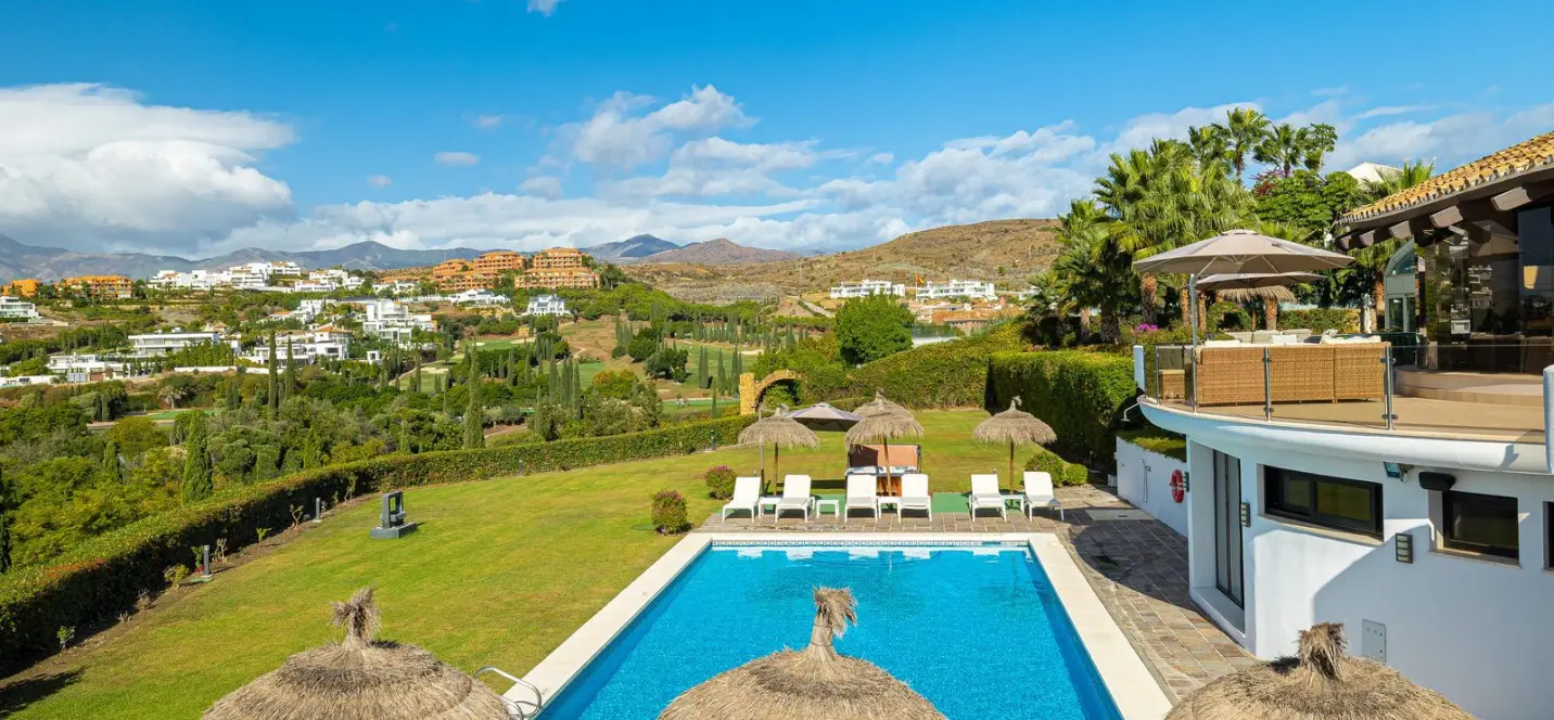 Sale of detached villa in Los Flamingos 4