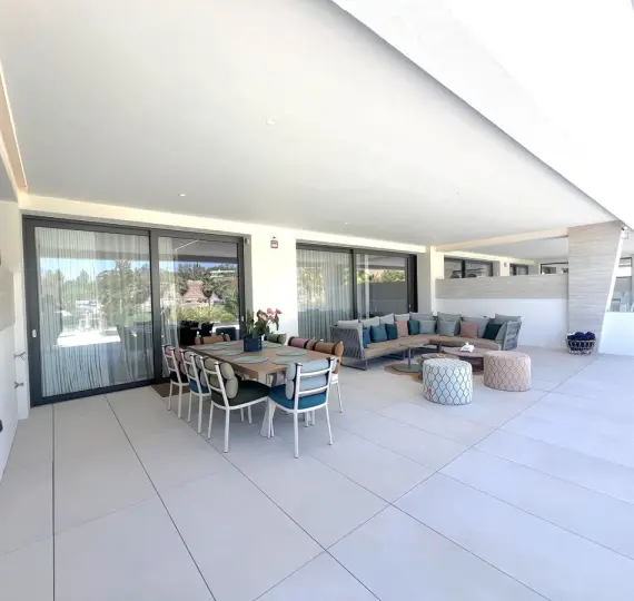 Долгосрочная аренда двухуровневых апартаментов в The Golden Mile