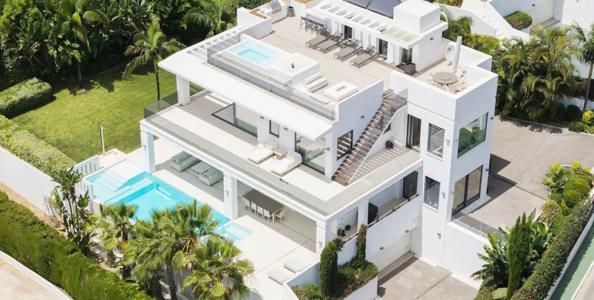 Sale of detached villa in Marbella (district Nagüeles) 1