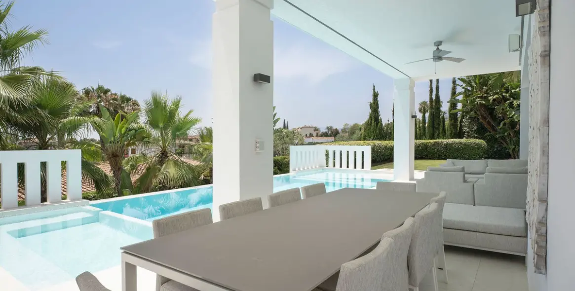 Sale of detached villa in Nagüeles 19