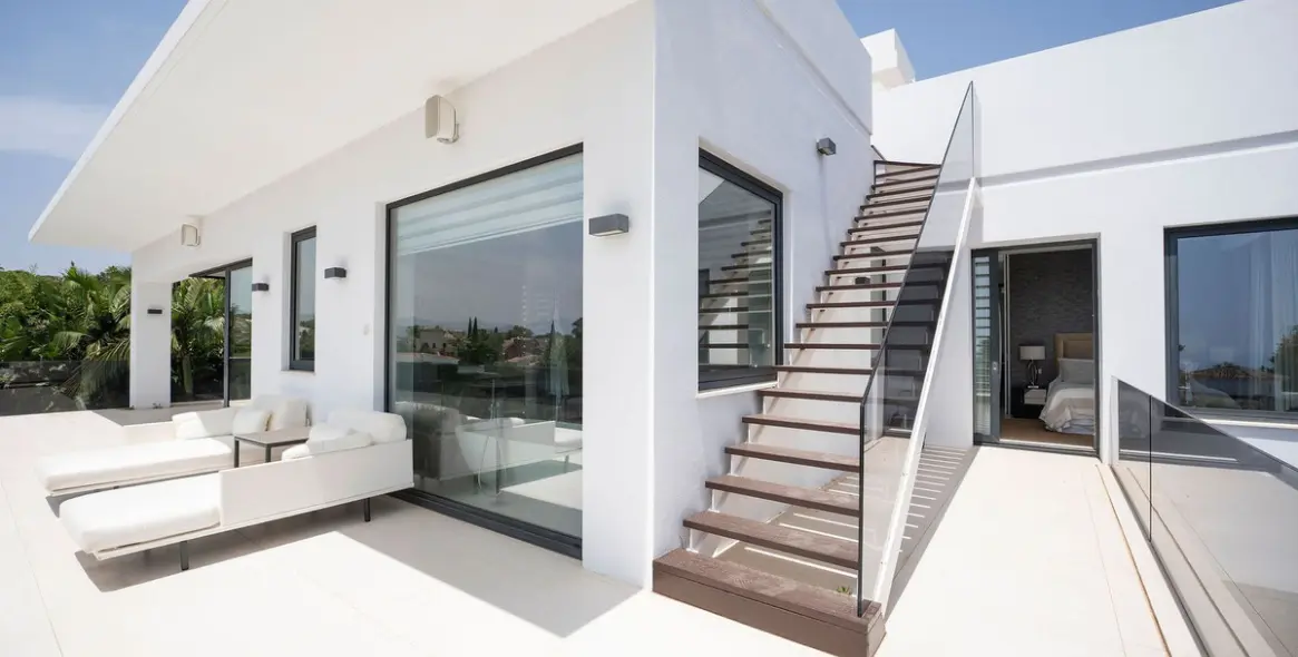 Sale of detached villa in Nagüeles 44