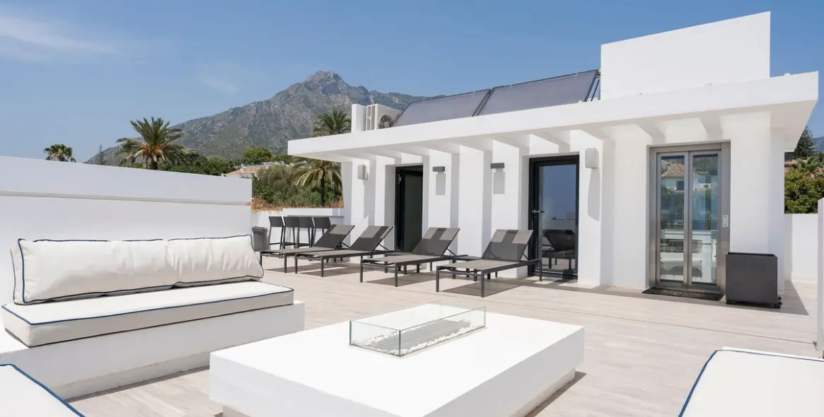 Sale of detached villa in Nagüeles 47