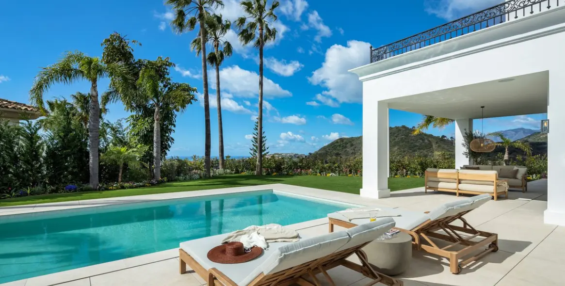 Sale of detached villa in Los Arqueros 5