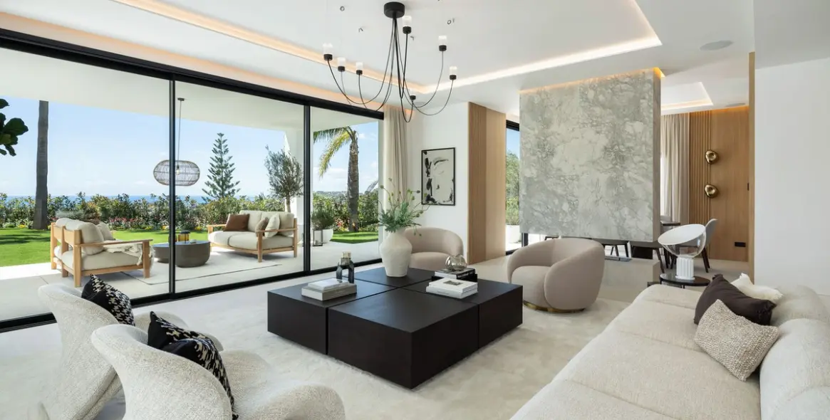 Sale of detached villa in Los Arqueros 6