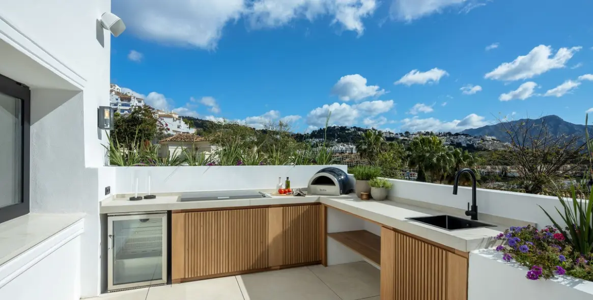 Sale of detached villa in Los Arqueros 8