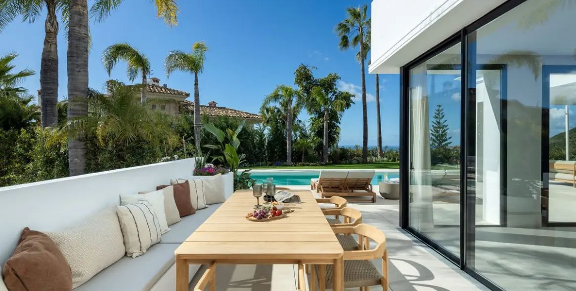 Sale of detached villa in Los Arqueros 9