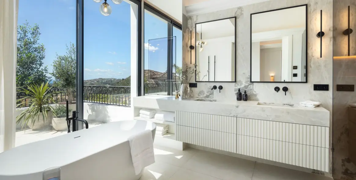 Sale of detached villa in Los Arqueros 15