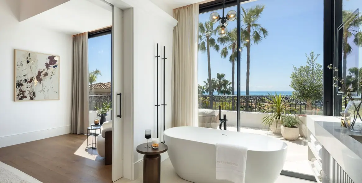 Sale of detached villa in Los Arqueros 16